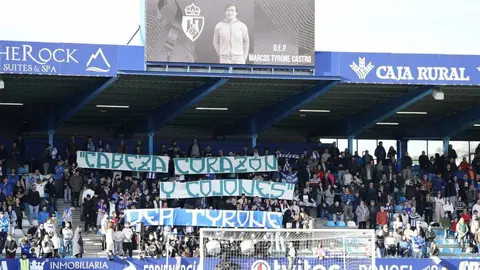 La Ponferradina, que ha rendido un emotivo homenaje a la figura de Tyrone, se enfrenta a la Gimnástica Segoviana en El Toralín.