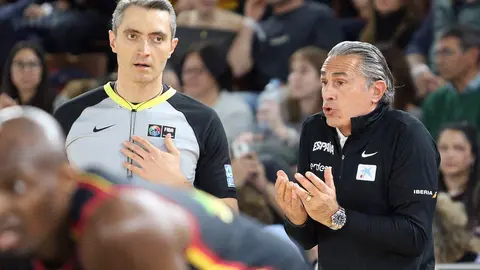 La selección española de baloncesto se aferra a la defensa y cierra el Preeuropeo con una victoria ante Bélgica en León. Fotos: Isaac Llamazares | Peio García