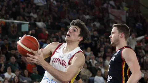 La selección española de baloncesto se aferra a la defensa y cierra el Preeuropeo con una victoria ante Bélgica en León. Fotos: Isaac Llamazares | Peio García