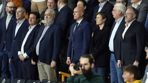 La selección española de baloncesto se aferra a la defensa y cierra el Preeuropeo con una victoria ante Bélgica en León. Fotos: Isaac Llamazares | Peio García