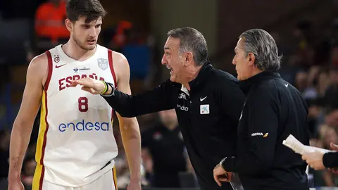 La selección española de baloncesto se aferra a la defensa y cierra el Preeuropeo con una victoria ante Bélgica en León. Fotos: Isaac Llamazares | Peio García