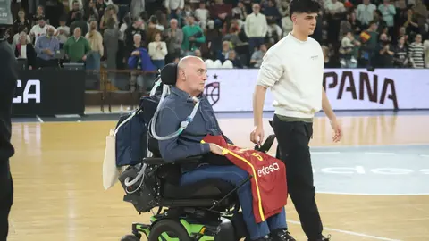 La selección española de baloncesto se aferra a la defensa y cierra el Preeuropeo con una victoria ante Bélgica en León. Fotos: Isaac Llamazares | Peio García