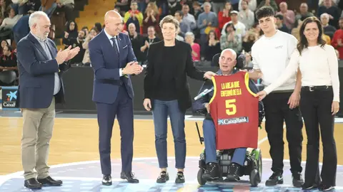 La selección española de baloncesto se aferra a la defensa y cierra el Preeuropeo con una victoria ante Bélgica en León. Fotos: Isaac Llamazares | Peio García