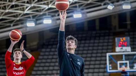 Heraldo de León publica las 101 fotos oficiales del encuentro disputado por España en el Palacio de los Deportes.