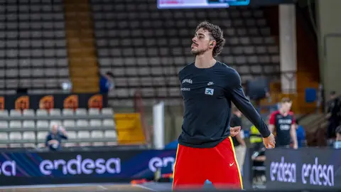 Heraldo de León publica las 101 fotos oficiales del encuentro disputado por España en el Palacio de los Deportes.