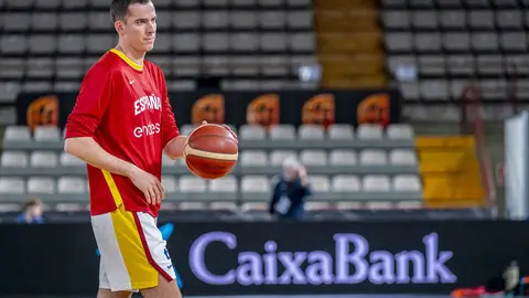 Heraldo de León publica las 101 fotos oficiales del encuentro disputado por España en el Palacio de los Deportes.
