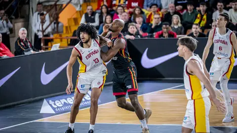 Heraldo de León publica las 101 fotos oficiales del encuentro disputado por España en el Palacio de los Deportes.