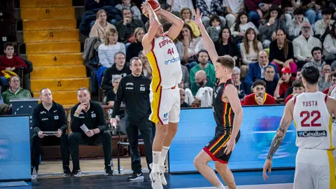 Heraldo de León publica las 101 fotos oficiales del encuentro disputado por España en el Palacio de los Deportes.