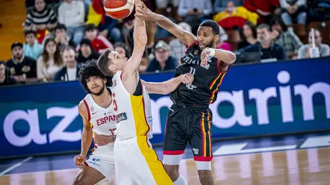 Heraldo de León publica las 101 fotos oficiales del encuentro disputado por España en el Palacio de los Deportes.
