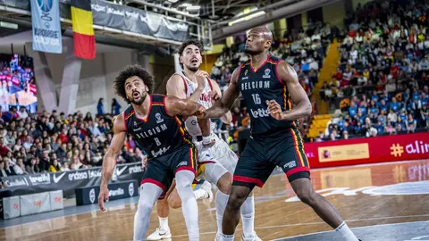 Heraldo de León publica las 101 fotos oficiales del encuentro disputado por España en el Palacio de los Deportes.