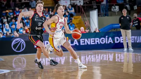 Heraldo de León publica las 101 fotos oficiales del encuentro disputado por España en el Palacio de los Deportes.