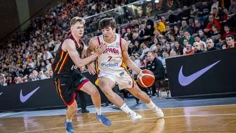 Heraldo de León publica las 101 fotos oficiales del encuentro disputado por España en el Palacio de los Deportes.