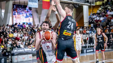 Heraldo de León publica las 101 fotos oficiales del encuentro disputado por España en el Palacio de los Deportes.