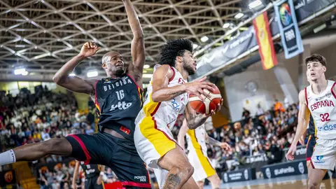 Heraldo de León publica las 101 fotos oficiales del encuentro disputado por España en el Palacio de los Deportes.