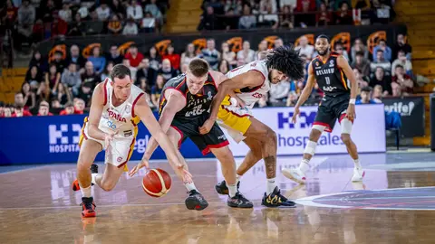Heraldo de León publica las 101 fotos oficiales del encuentro disputado por España en el Palacio de los Deportes.