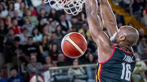 Heraldo de León publica las 101 fotos oficiales del encuentro disputado por España en el Palacio de los Deportes.
