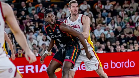 Heraldo de León publica las 101 fotos oficiales del encuentro disputado por España en el Palacio de los Deportes.