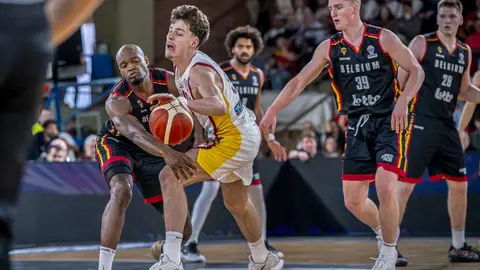 Heraldo de León publica las 101 fotos oficiales del encuentro disputado por España en el Palacio de los Deportes.
