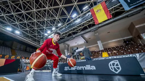 Heraldo de León publica las 101 fotos oficiales del encuentro disputado por España en el Palacio de los Deportes.