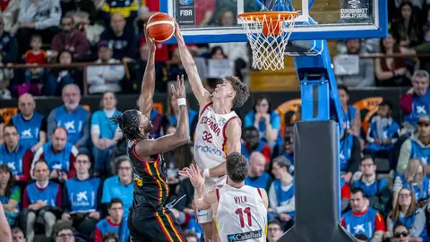 Espana enHeraldo de León publica las 101 fotos oficiales del encuentro disputado por España en el Palacio de los Deportes.Leon (65)