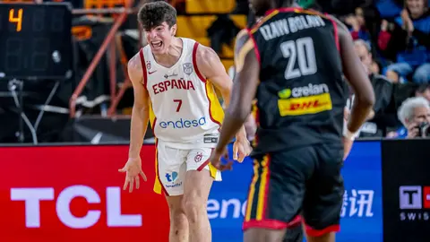 Heraldo de León publica las 101 fotos oficiales del encuentro disputado por España en el Palacio de los Deportes.