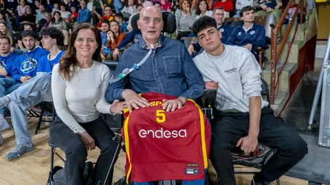 Heraldo de León publica las 101 fotos oficiales del encuentro disputado por España en el Palacio de los Deportes.