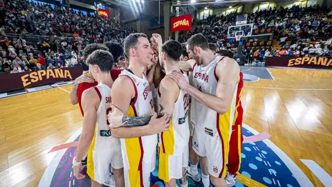 Espana en LeHeraldo de León publica las 101 fotos oficiales del encuentro disputado por España en el Palacio de los Deportes.on (84)
