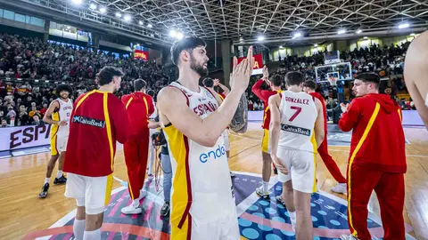 Heraldo de León publica las 101 fotos oficiales del encuentro disputado por España en el Palacio de los Deportes.