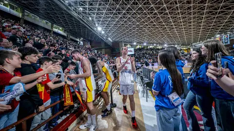 Heraldo de León publica las 101 fotos oficiales del encuentro disputado por España en el Palacio de los Deportes.