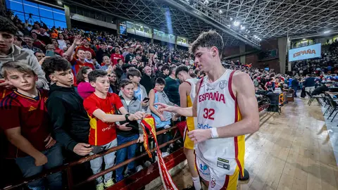 Heraldo de León publica las 101 fotos oficiales del encuentro disputado por España en el Palacio de los Deportes.