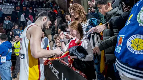 Heraldo de León publica las 101 fotos oficiales del encuentro disputado por España en el Palacio de los Deportes.