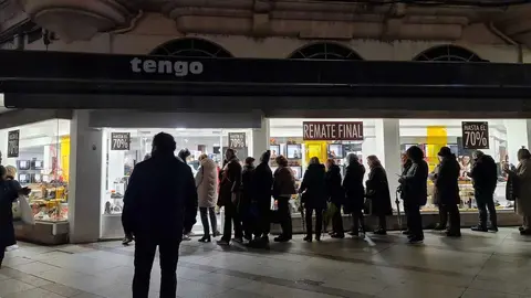 La popular tienda de calzado anuncia un 'Remate final' y la clientela rompe todas las previsiones de venta