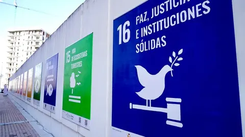 Cruz Roja en León inaugura el mural 'Objetivo del milenio' sobre los Objetivos de Desarrollo Sostenible. Foto: Campillo.