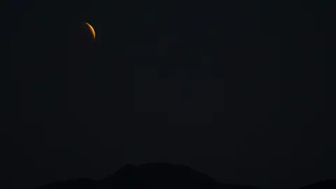 La 'luna de sangre' deslumbra el cielo de León durante el primer eclipse lunar total de 2025. (Foto: César Sánchez | Peio García)