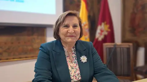 La filóloga leonesa Margarita Álvarez Rodríguez expone su conferencia 'El edadismo y su lenguaje'.