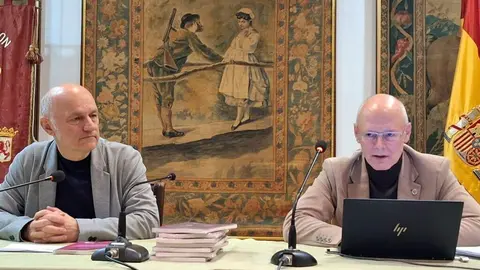 Presentación del libro 'Autonomía Leonesa. Vías legales para conseguirla' de Bernardo Luis García Angulo en la Casa de León en Madrid.