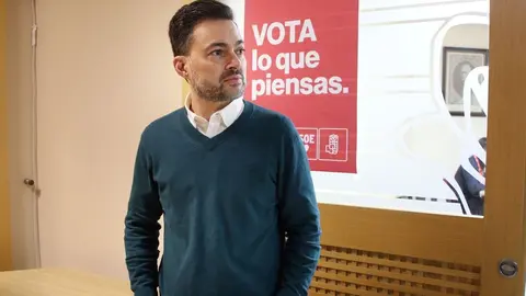 Votaciones de las elecciones primarias del PSOE de León; en la imagen, el candidato Diego Moreno. Foto: Peio García.
