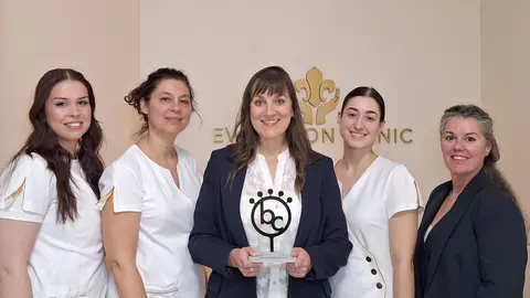 Eva Granda, fundadora de la clínica leonesa de estética avanzada Evolution Clinic, recibió el prestigioso galardón Beauty Contact Awards 2025 por la creación del innovador Método Granda
