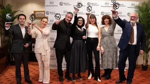 Eva Granda, fundadora de la clínica leonesa de estética avanzada Evolution Clinic, recibió el prestigioso galardón Beauty Contact Awards 2025 por la creación del innovador Método Granda