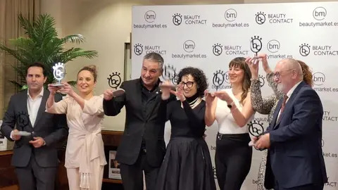 Eva Granda, fundadora de la clínica leonesa de estética avanzada Evolution Clinic, recibió el prestigioso galardón Beauty Contact Awards 2025 por la creación del innovador Método Granda