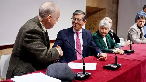 Firma de un convenio marco de colaboración entre la Fundación Octavio Álvarez Carballo y la Asociación Estación Biológica Cantábrica, con el objetivo de contribuir a solucionar o prevenir problemas y riesgos que afectan a la montaña, como el éxodo rural y sus consecuencias sociales y ambientales. Foto: Campillo.