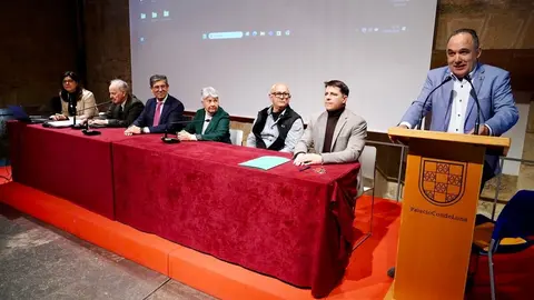 Firma de un convenio marco de colaboración entre la Fundación Octavio Álvarez Carballo y la Asociación Estación Biológica Cantábrica, con el objetivo de contribuir a solucionar o prevenir problemas y riesgos que afectan a la montaña, como el éxodo rural y sus consecuencias sociales y ambientales. Foto: Campillo.