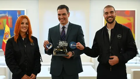 Los astronautas leoneses Sara García Alonso y Pablo Álvarez Fernández han sido reconocidos con el Premio Castilla y León de Ciencias Sociales y Humanidades en su edición correspondiente a 2024. En las fotografías, un recorrido por sus vivencias en los últimos meses. Fotos: Ical / Agencias