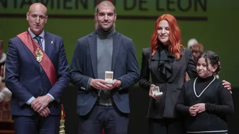 Los astronautas leoneses Sara García Alonso y Pablo Álvarez Fernández han sido reconocidos con el Premio Castilla y León de Ciencias Sociales y Humanidades en su edición correspondiente a 2024. En las fotografías, un recorrido por sus vivencias en los últimos meses. Fotos: Ical / Agencias