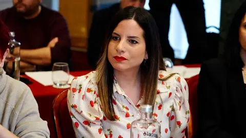 El secretario general de CCOO Castilla y León, Vicente Andrés, y la candidata a la reelección como secretaria general de CCOO en León, Elena Blasco, atienden a los medios antes de la celebración del XIV Congreso Provincial de CCOO León. Foto: Campillo.