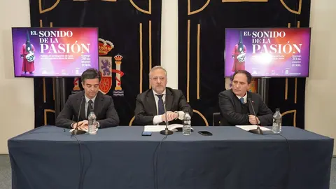 El presidente de las Cortes de Castilla y León, Carlos Pollán, y el director de ja Fundación Castilla y León, Juan Zapatero, presiden el acto de presentación de la segunda edición del concierto de Semana Santa ‘El Sonido de la Pasión’. Foto: Rubén Cacho.