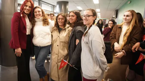 La bióloga y astronauta leonesa Sara García abogó este miércoles por que las humanidades y las ciencias vayan de la mano ya que “tanto la tecnología como los valores sociales permean de la misma manera en la sociedad”, durante su intervención en su visita al Campus del Bierzo de la Universidad de León. Fotos: César Sánchez