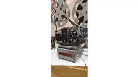 Colección de proyectores de cine de Miguel Pérez 'Trébol' en su casa-museo.