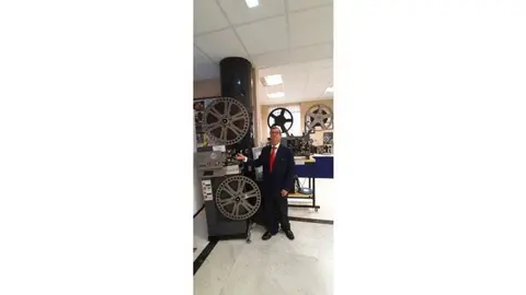 Colección de proyectores de cine de Miguel Pérez 'Trébol' en su casa-museo.