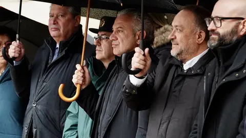 El delegado del Gobierno, Nicanor Sen,  preside el minuto de silencio por la primera víctima de violencia de género este año en Castilla y León, en un acto en la capital leonesa, en la sede de la Subdelegación. Foto: Campillo | Heraldo